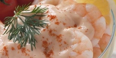 Antipasti-gamberi in salsa coktail