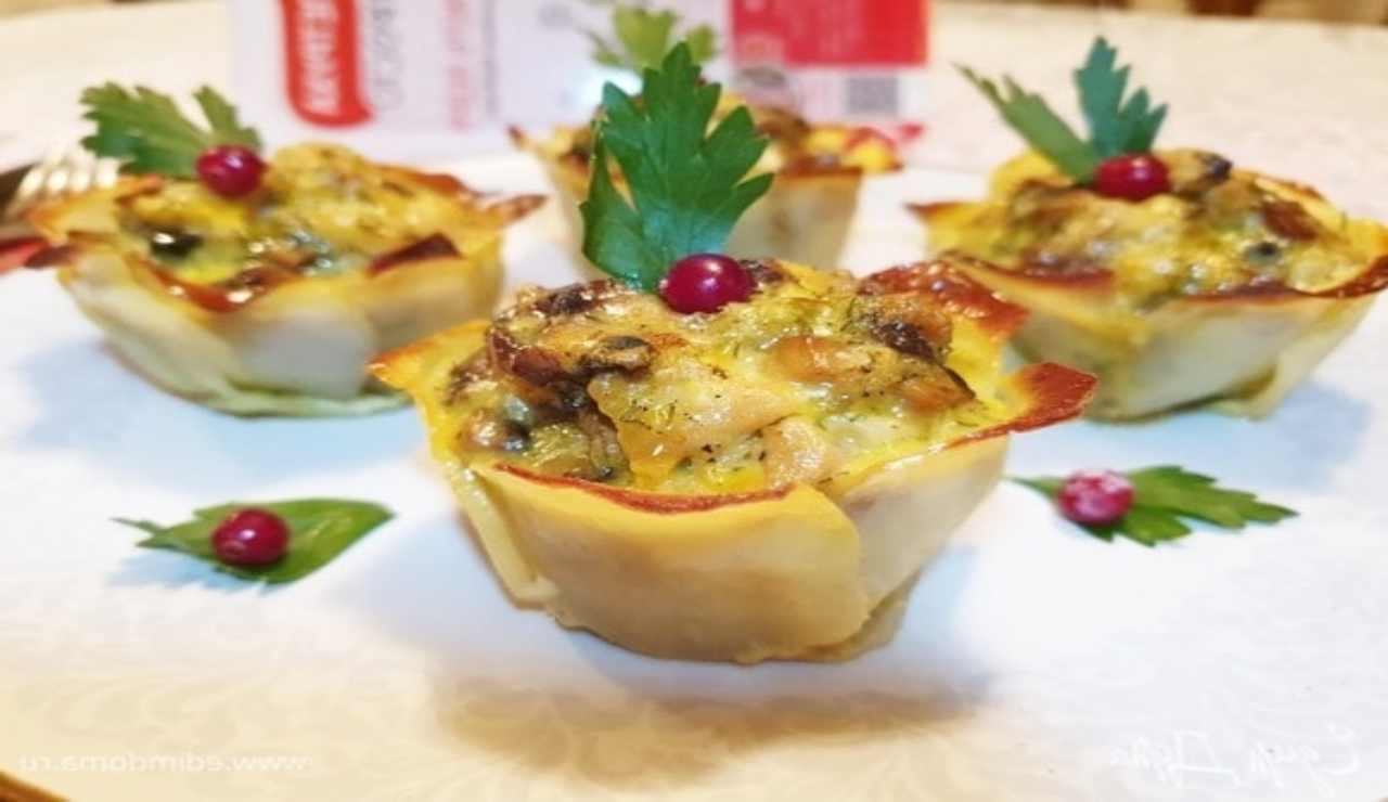 CESTINO CON FUNGHI E SALSICCIA biella